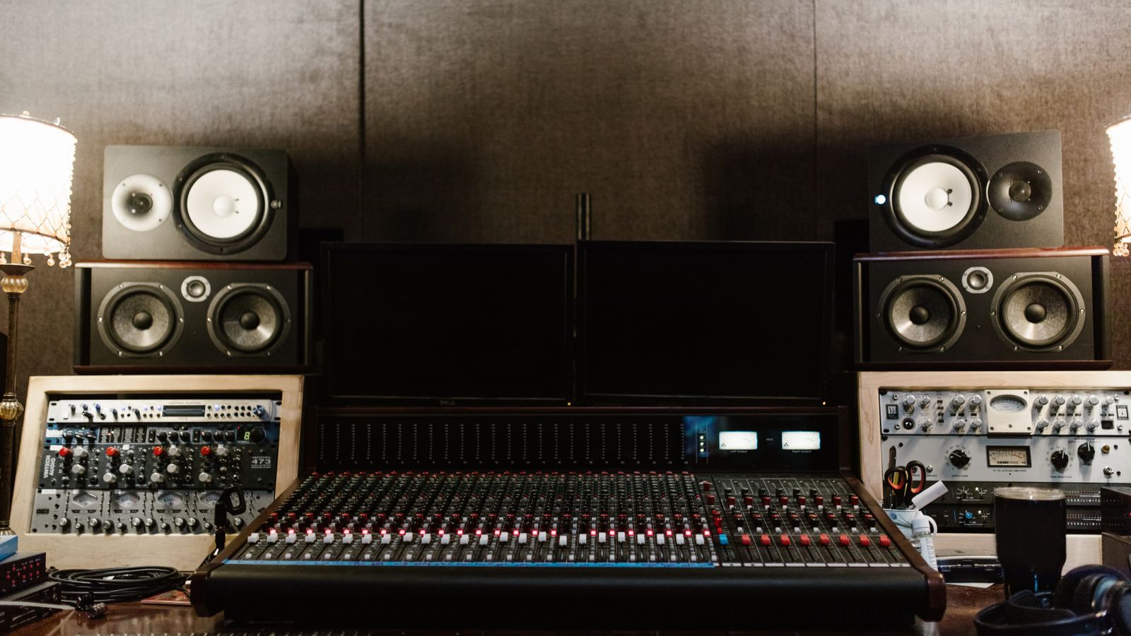 Amplifier dan mixer sound system