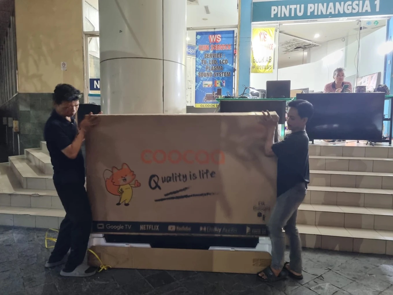Melayani servis dan penjualan TV di Glodok Plaza