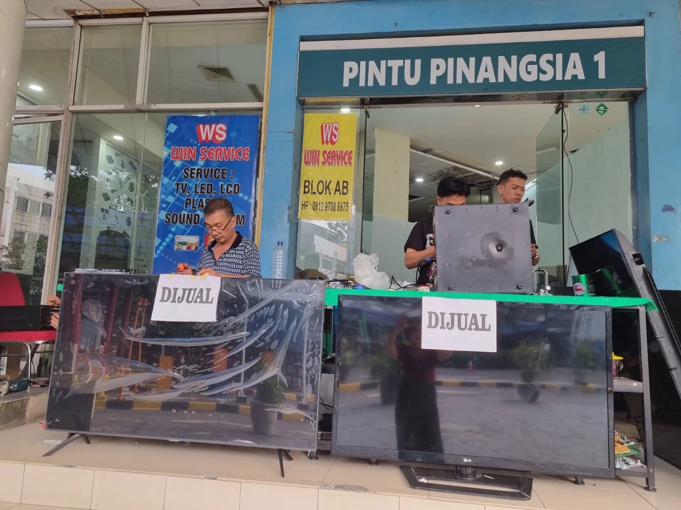 Toko WS Win Service di Pintu Pinangsia 1, Glodok Plaza